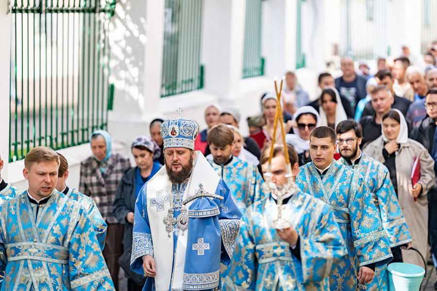 Архиерейское богослужение в праздник Успения Пресвятой Богородицы в Троицком кафедральном соборе Подольска
